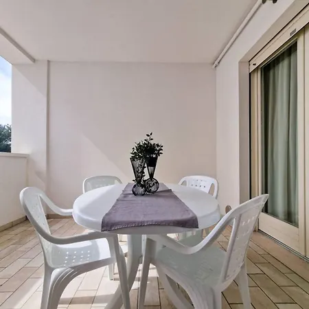 Apartman Warm Family Flat With Terrace Bibione