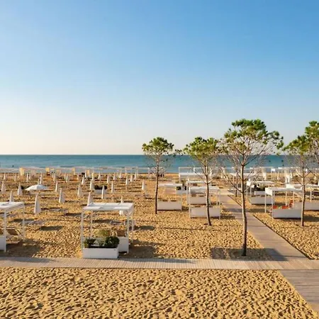 Warm Family Flat With Terrace Bibione